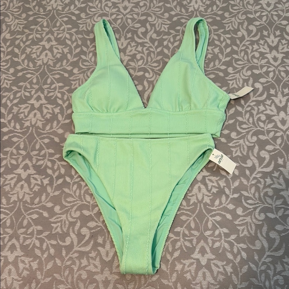 NWT Bright Mint Green Ribbed Swimsuit 👙